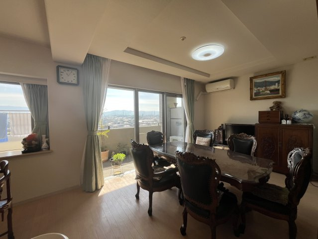 サーパス泉佐野の居間・リビング