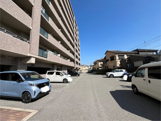 サーパス泉佐野の駐車場