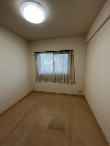 サーパス泉佐野の洋室