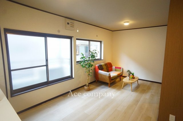 【居間・リビング】 | 東大阪市衣摺3丁目 | 【LDK：11帖】