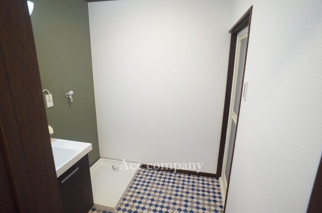 【ランドリースペース】 | 東大阪市衣摺3丁目 | 洗濯パン新調です☆
