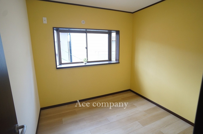 【子供部屋】 | 東大阪市衣摺3丁目 | 【3階：洋室4.5帖】出窓があるお部屋です☆