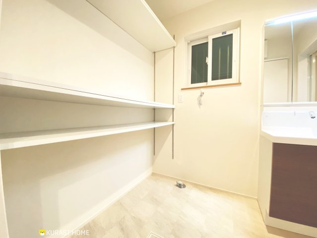 乙訓郡大山崎町円明寺鳥居前　中古戸建のランドリースペース