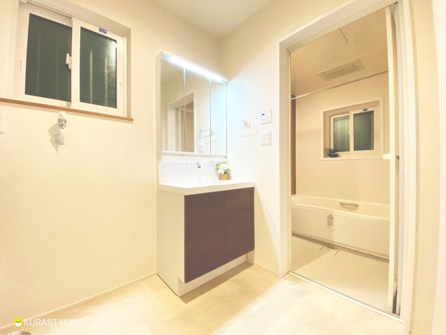 乙訓郡大山崎町円明寺鳥居前　中古戸建の独立洗面台