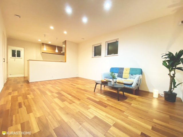 乙訓郡大山崎町円明寺鳥居前　中古戸建の居間・リビング