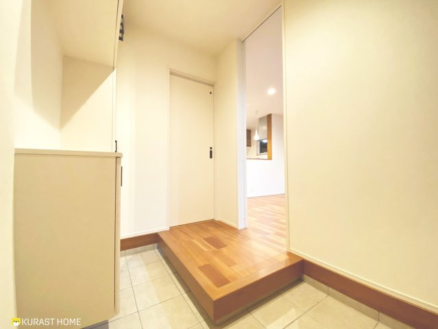 乙訓郡大山崎町円明寺鳥居前　中古戸建の玄関