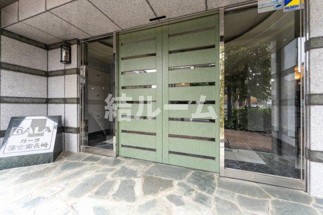 豊島区南長崎５丁目の賃貸マンションのエントランス