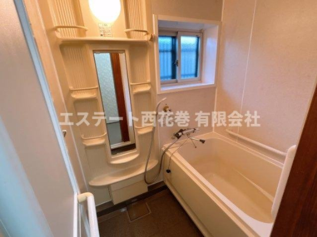 南万丁目貸家の浴室|追焚機能はありません。電気温水器