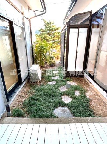 南万丁目貸家の庭