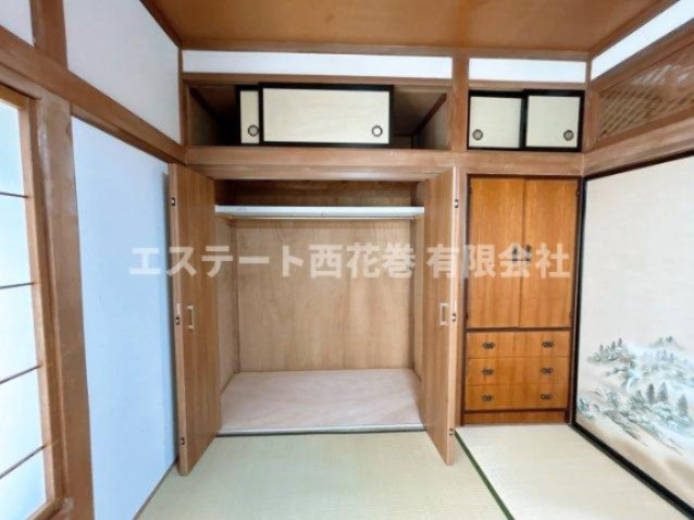 南万丁目貸家の収納|和室ですがクローゼットタイプです。