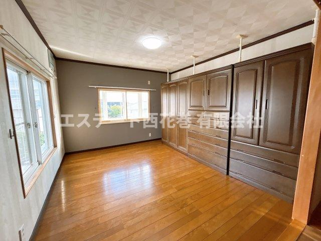 南万丁目貸家の洋室
