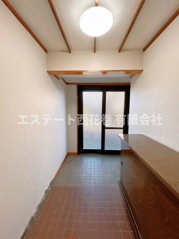 南万丁目貸家の玄関