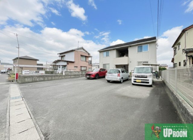 ドマーニの駐車場