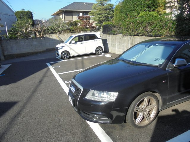 アビリティ弐番館の駐車場