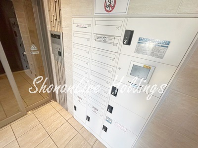 【その他共用部分】 | KADOYA | 宅配ボックスで外出時の荷物の受け取りも安心♪