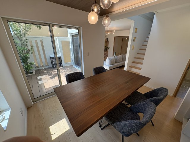 ☆家具・エアコン・テレビ・照明付き☆明石市小久保６丁目戸建の居間・リビング