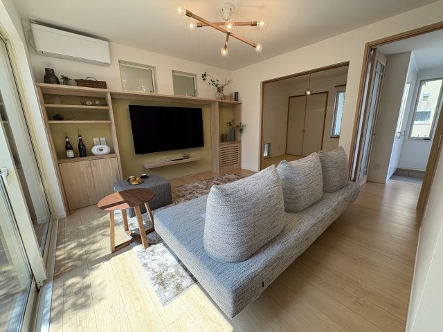 ☆家具・エアコン・テレビ・照明付き☆明石市小久保６丁目戸建の居間・リビング