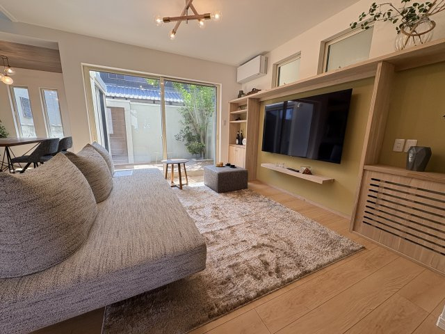 ☆家具・エアコン・テレビ・照明付き☆明石市小久保６丁目戸建の居間・リビング