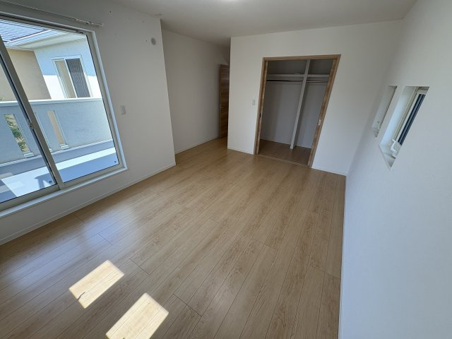 ☆家具・エアコン・テレビ・照明付き☆明石市小久保６丁目戸建の洋室