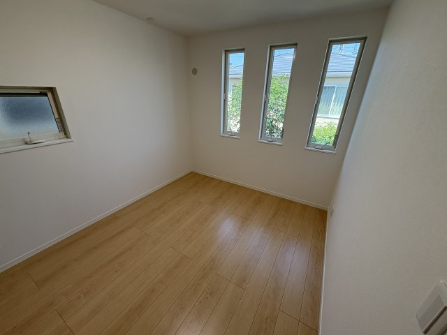 ☆家具・エアコン・テレビ・照明付き☆明石市小久保６丁目戸建の洋室