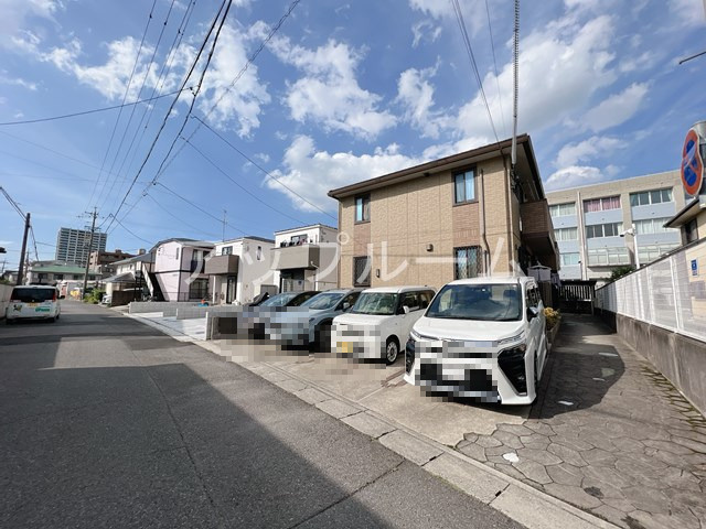 シェルティの駐車場