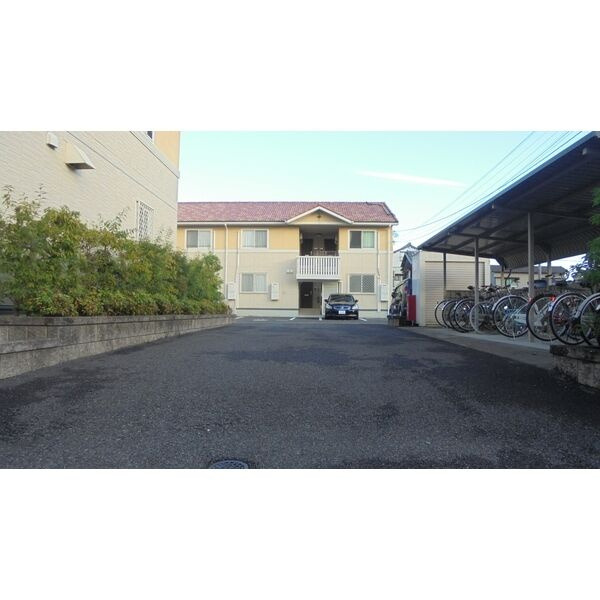 Patiooak　B棟の駐車場