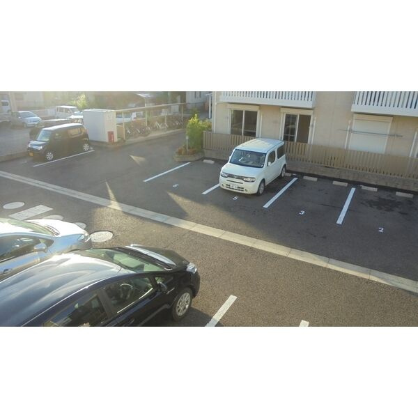 Patiooak　B棟の駐車場