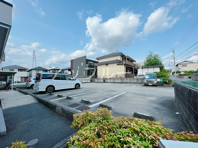 メゾン椿3の駐車場