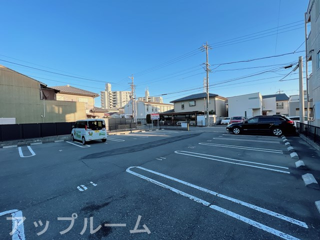 春日井市神明町のアパートの駐車場