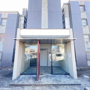 名古屋市北区三軒町の賃貸マンションのエントランス
