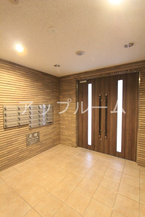 名古屋市北区楠１丁目の賃貸マンションのエントランス