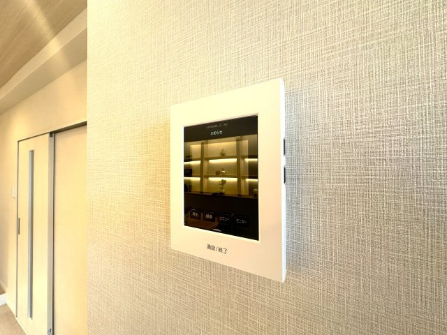 コーポ押上の防犯設備|リビングから来訪者を確認できるモニタ付きインターホンで安心です。