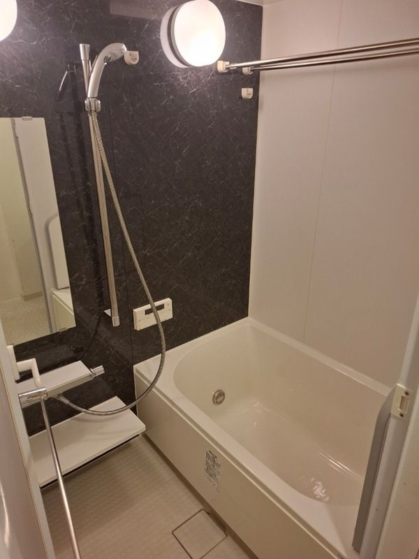 プレサンス大阪天満リバーシア BRAVI不動産の浴室|【プレサンス大阪天満リバーシア】きれいなお風呂です