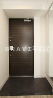 プレサンス大阪天満リバーシア BRAVI不動産の玄関|【プレサンス大阪天満リバーシア】落ち着いた玄関です