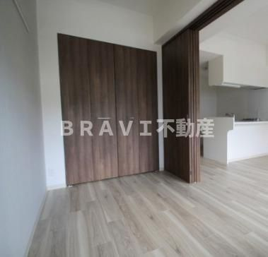 プレサンス大阪天満リバーシア BRAVI不動産の寝室|【プレサンス大阪天満リバーシア】落ち着いた色調の寝室です