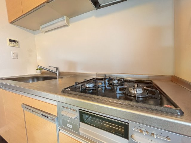 ルジェンテ・リベル上野稲荷町のキッチン|CGによる家具消し加工がしてございます