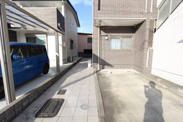 名古屋市守山区大牧町の賃貸マンションの駐車場