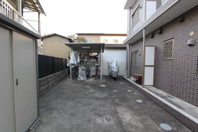 名古屋市守山区大牧町の賃貸マンションの駐車場