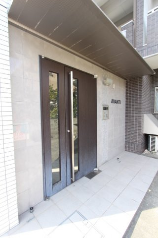 名古屋市守山区大牧町の賃貸マンションのエントランス