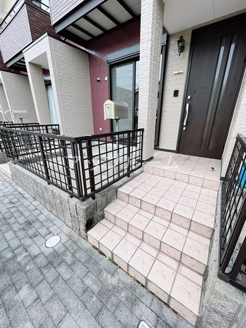 名古屋市守山区川宮町のアパートのエントランス