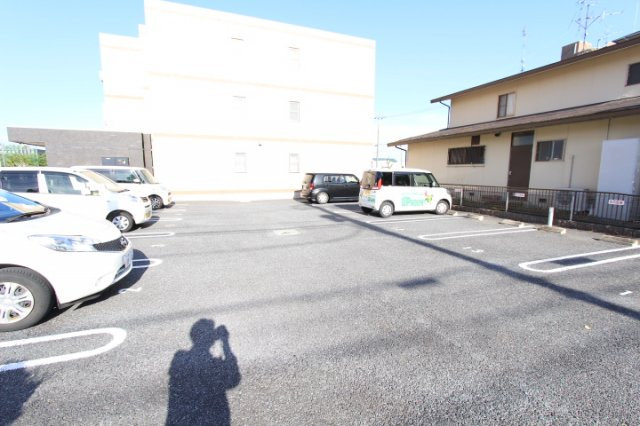 グランドゥール出川の駐車場