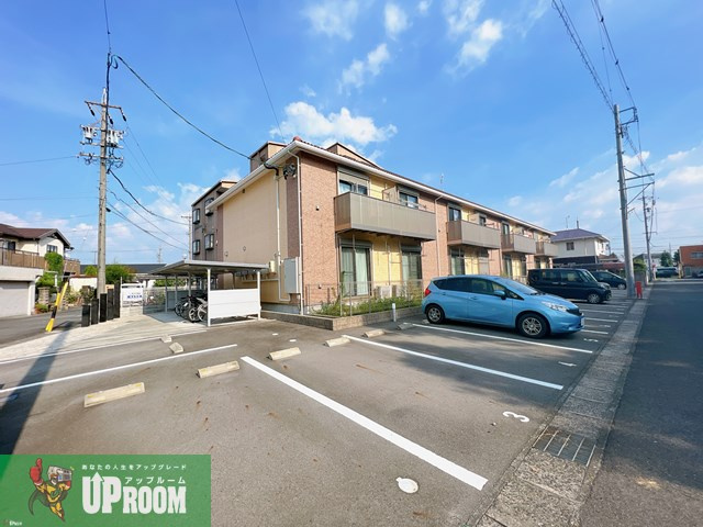 小牧市常普請３丁目のアパートの駐車場