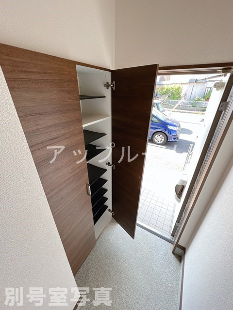 コンフォール片坪の玄関