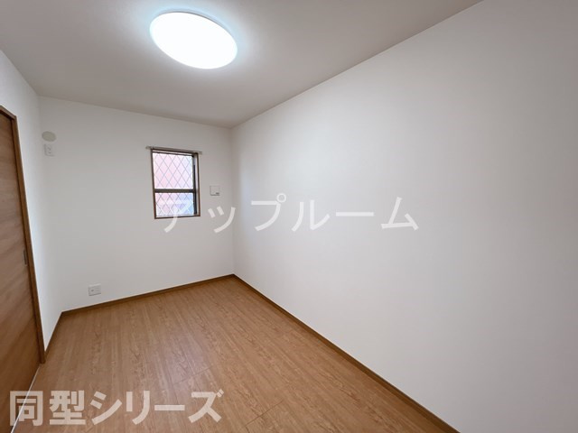 春日井市林島町２丁目のアパートの居間・リビング