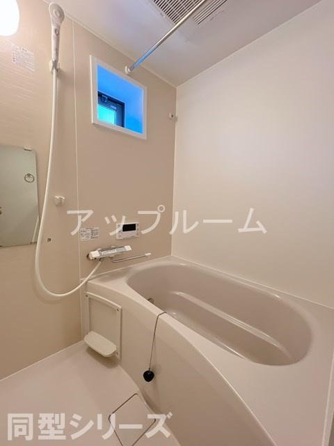 春日井市林島町２丁目のアパートの浴室
