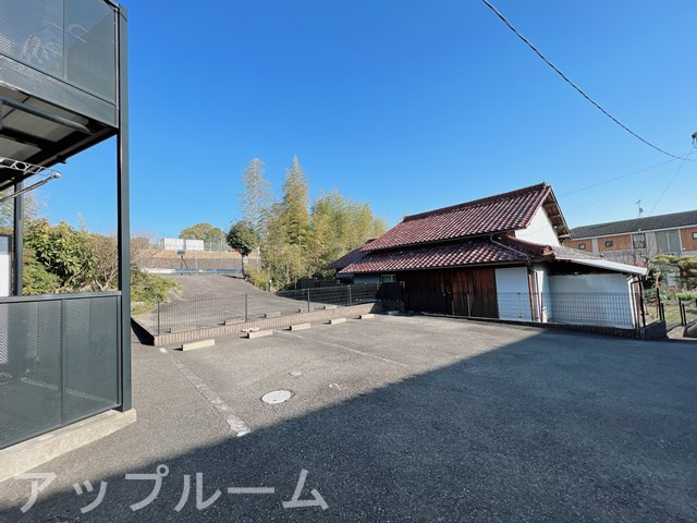 春日井市白山町７丁目のアパートの駐車場