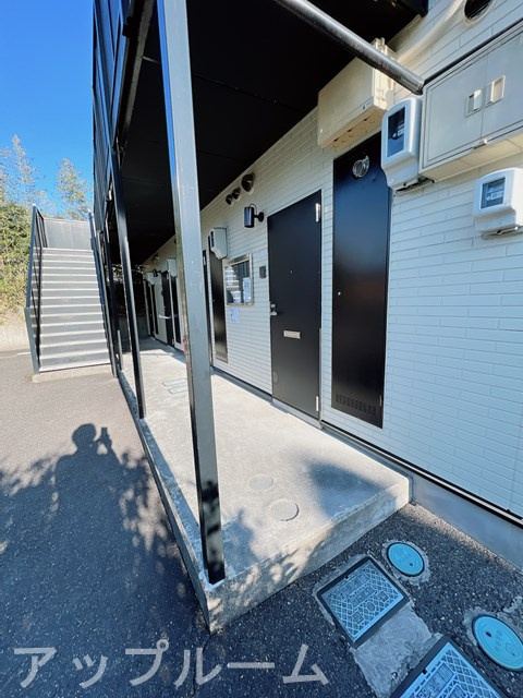 春日井市白山町７丁目のアパートのエントランス