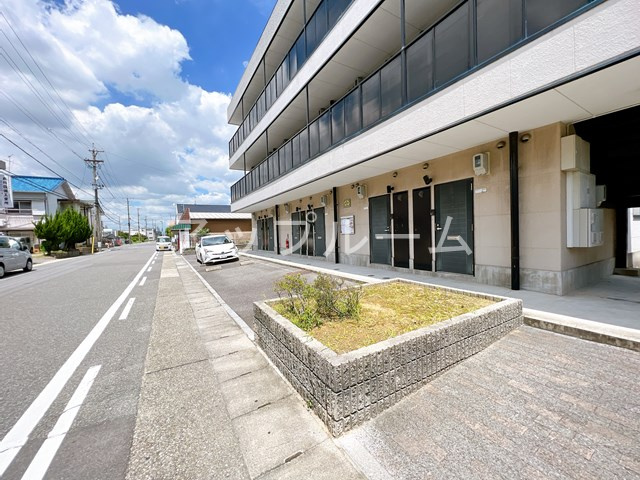 名古屋市北区楠味鋺１丁目のアパートの駐車場