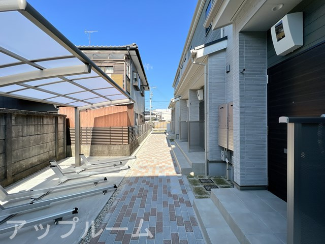 名古屋市守山区瀬古東２丁目のアパートのエントランス