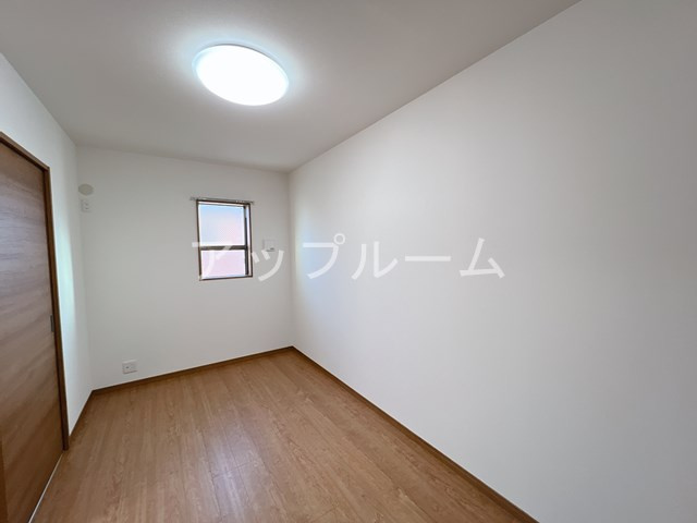 春日井市東野町西２丁目のアパートの居間・リビング